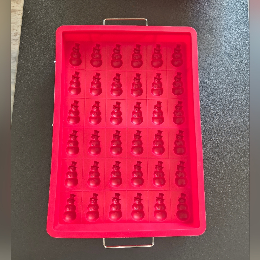 Holiday Silicone Bakeware Set With Racks - Picture 3 of 16